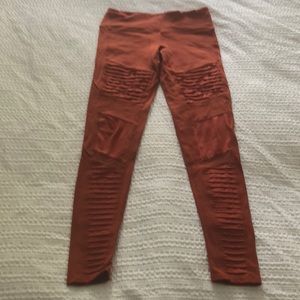 Alo Yoga Moto Legging Burnt Orange Size Small